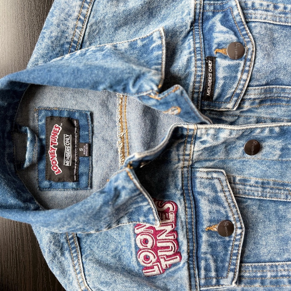 Vintage Members Only Looney Tunes Denim Jacket Bugs Bunny Taz Embroidered S - Picture 6 of 7